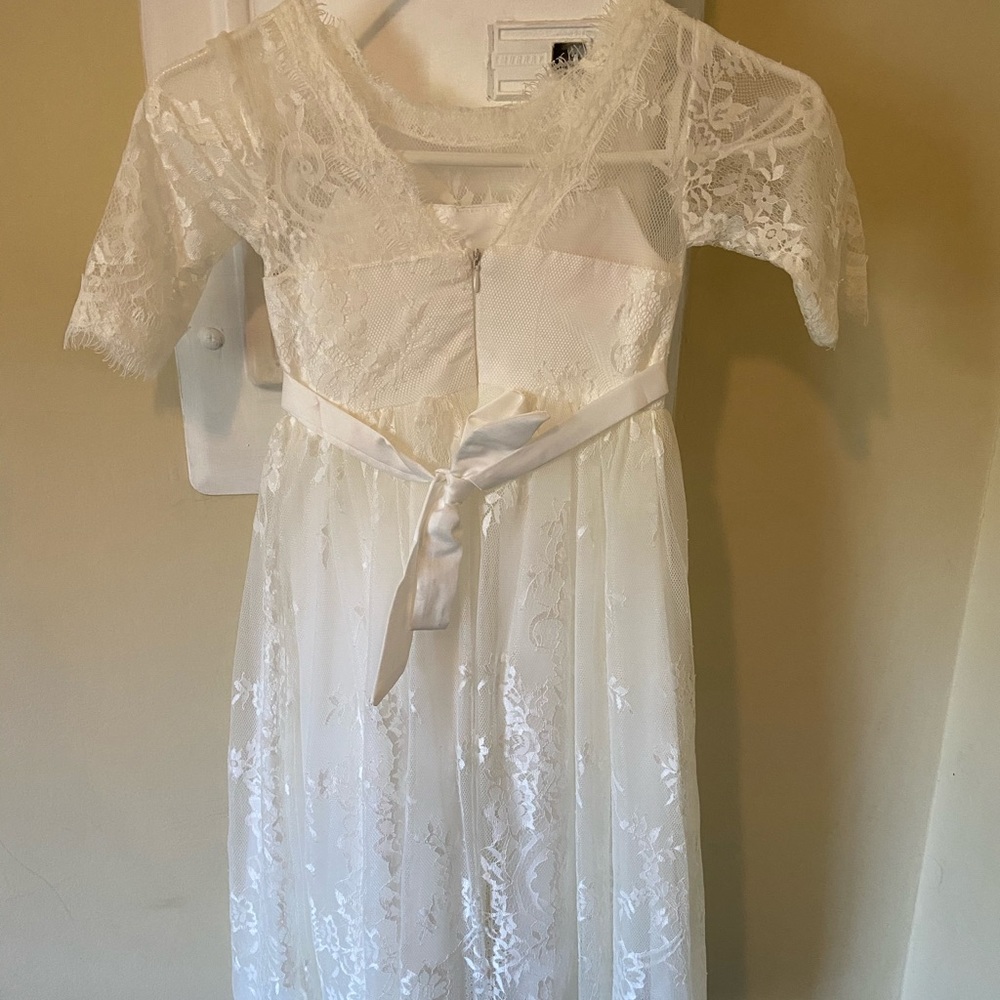 Dresses - Picture 2 of 3